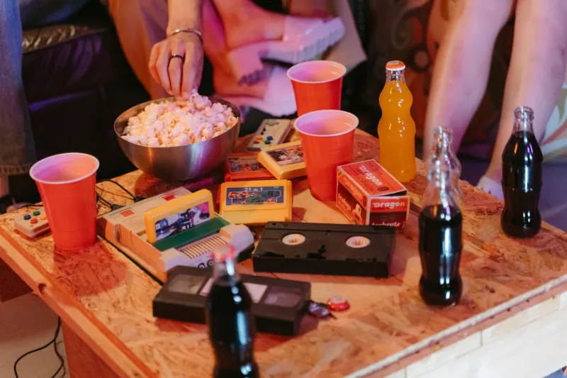 Snacks and Spins: The Ultimate Munchie Matchup for Every Kind of Gaming Session